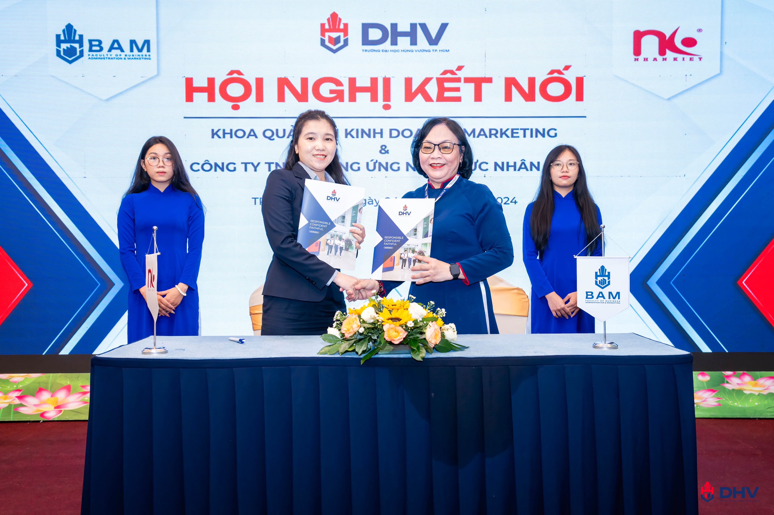 NHÂN KIỆT THAM DỰ LỄ TRAO CHỨNG NHẬN KIỂM ĐỊNH CHẤT LƯỢNG CHƯƠNG TRÌNH ĐÀO TẠO VÀ KÝ KẾT HỢP TÁC VỚI TRƯỜNG ĐẠI HỌC HÙNG VƯƠNG THÀNH PHỐ HỒ CHÍ MINH.