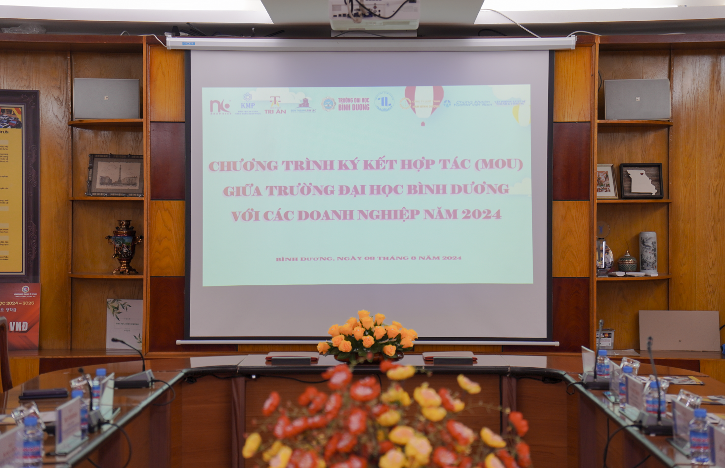 LỄ KÝ KẾT HỢP TÁC GIỮA CÔNG TY TNHH CUNG ỨNG NHÂN LỰC NHÂN KIỆT VÀ TRƯỜNG ĐẠI HỌC BÌNH DƯƠNG