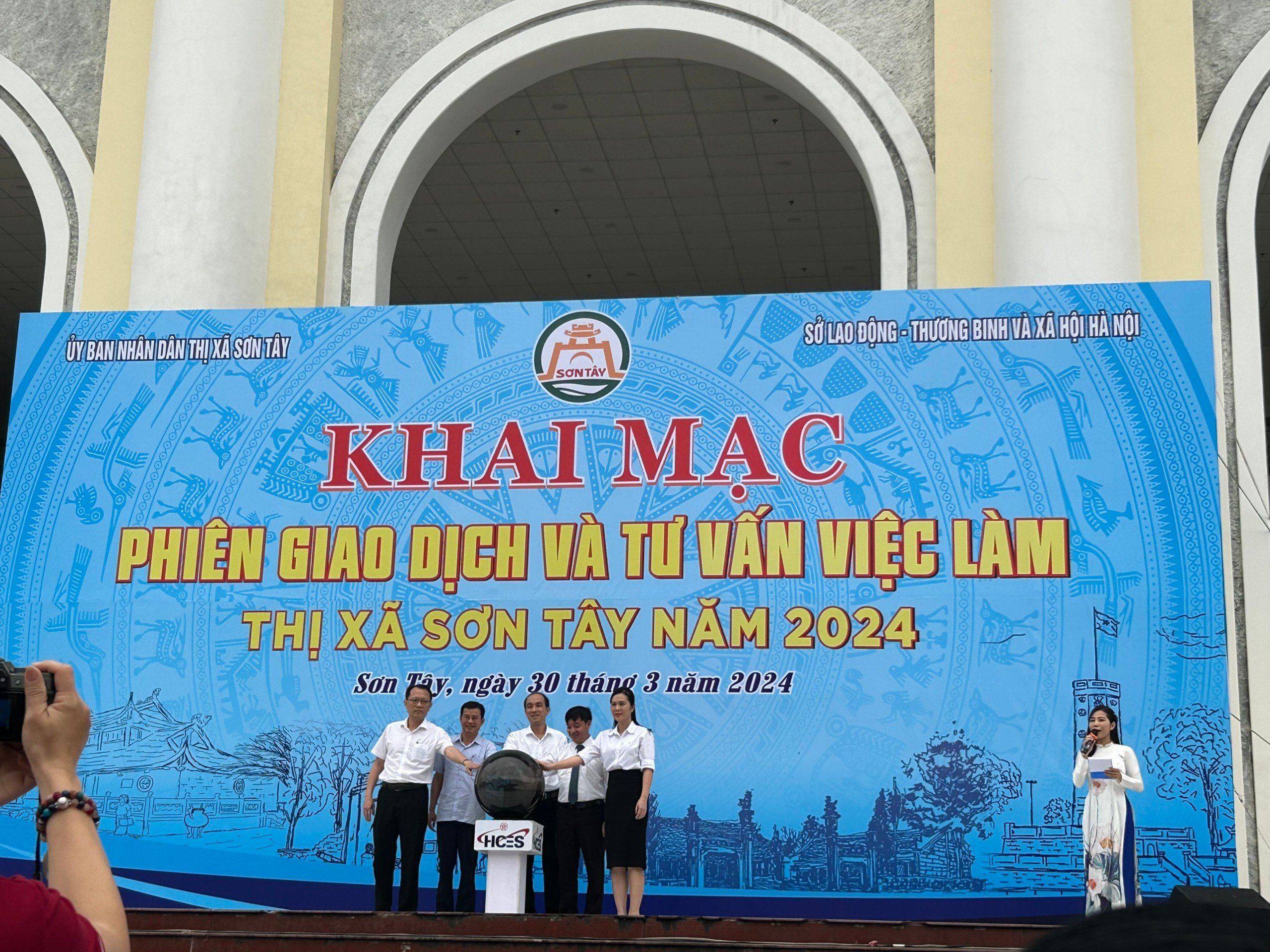 HÀ NỘI: NHÂN KIỆT THAM GIA PHIÊN GIAO DỊCH VÀ TƯ VẤN VIỆC LÀM THỊ XÃ SƠN TÂY 2024