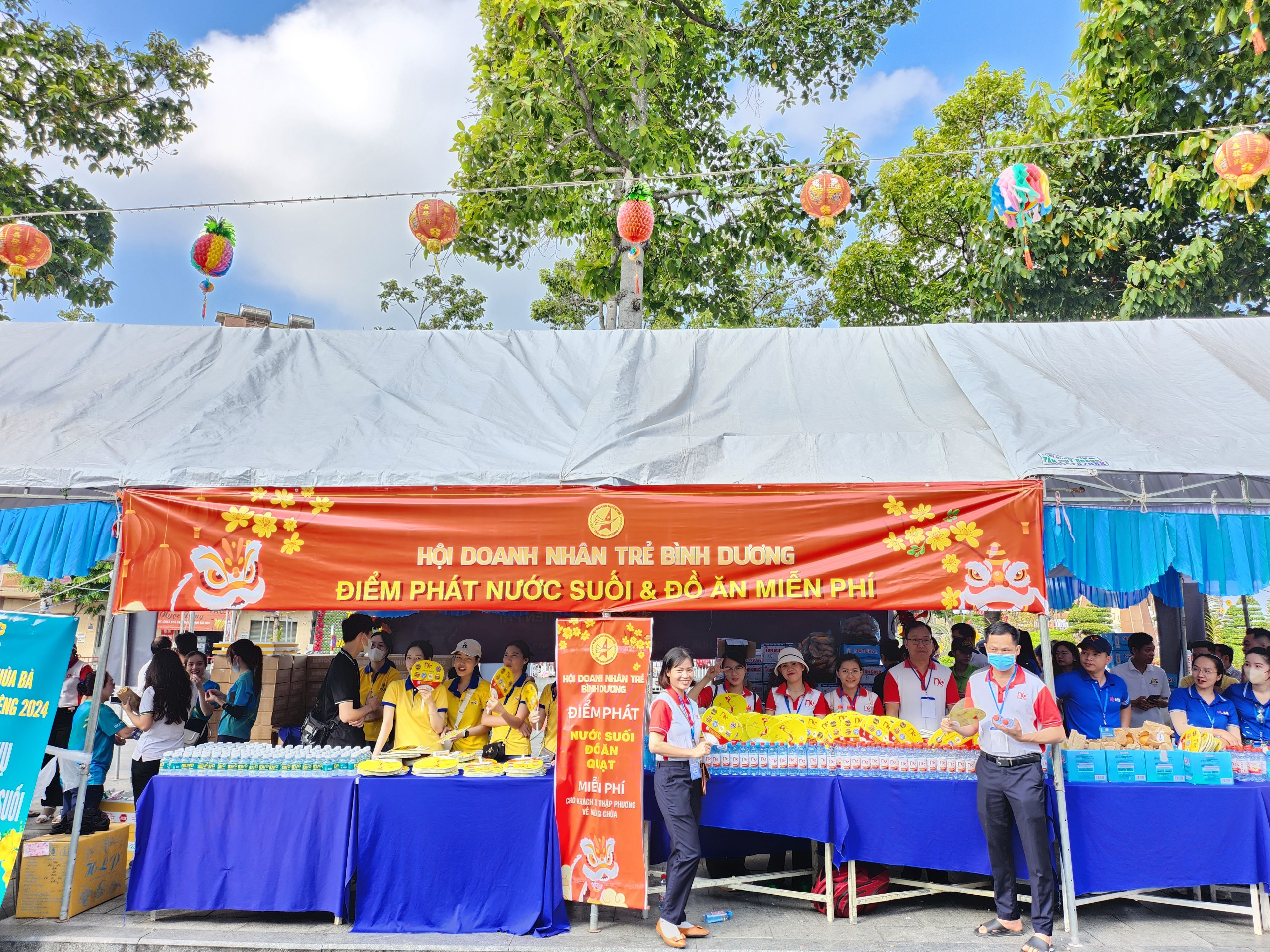 NHÂN KIỆT THAM GIA TỪ THIỆN PHỤC VỤ LỄ HỘI RẰM THÁNG GIÊNG TẠI CHÙA BÀ THIÊN HẬU- BÌNH DƯƠNG 2024