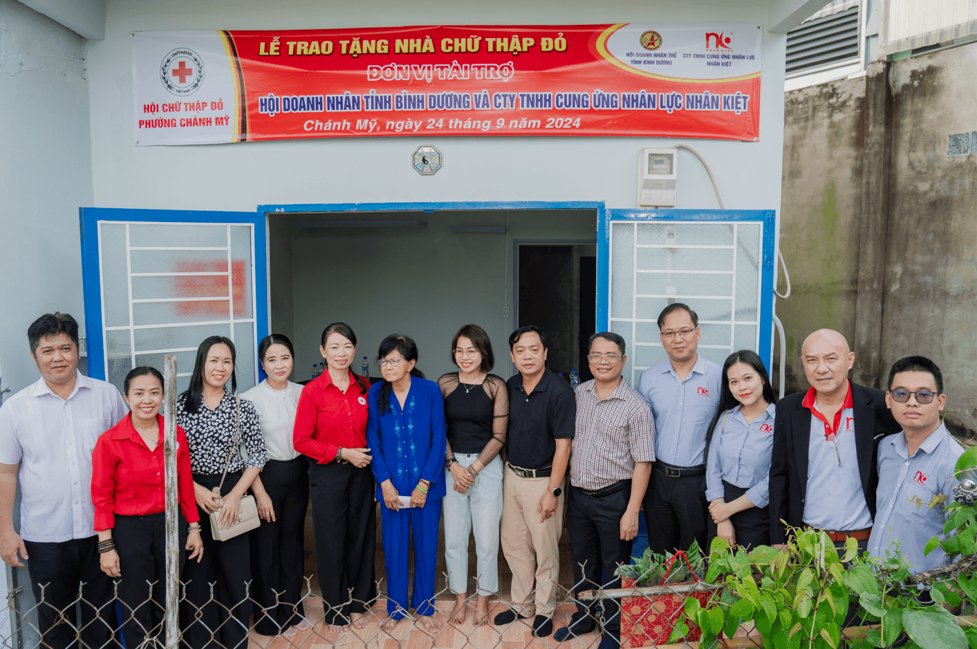 NHÂN KIỆT PHỐI HỢP CÙNG HỘI CHỮ THẬP ĐỎ PHƯỜNG CHÁNH MỸ TÀI TRỢ XÂY NHÀ CHO GIA ĐÌNH CÓ HOÀN CẢNH KHÓ KHĂN