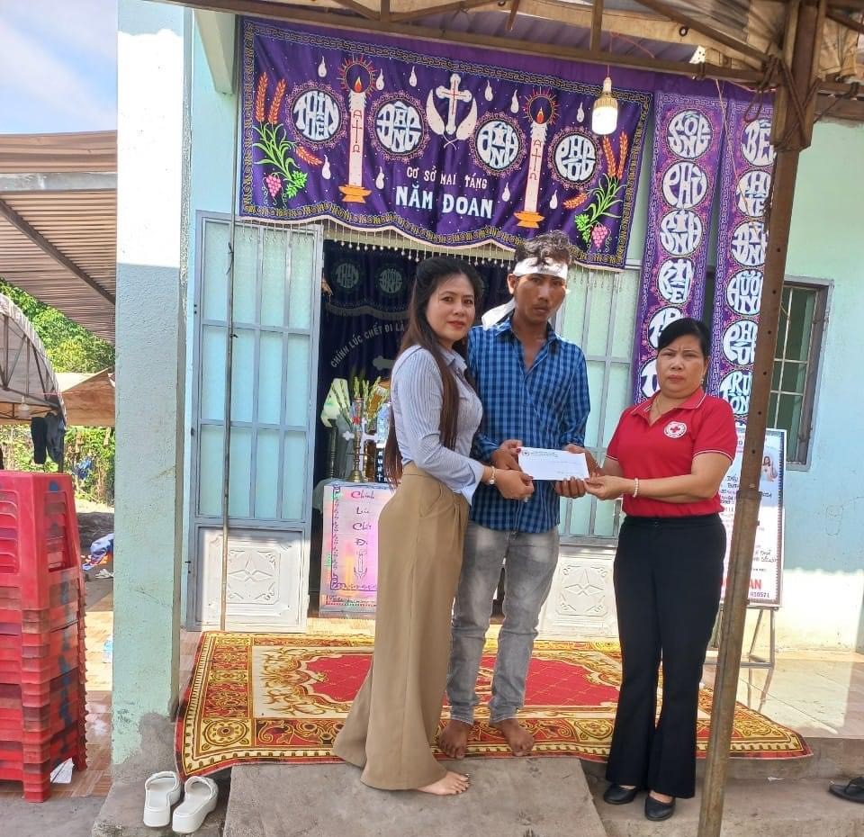 QUỸ TỪ THIỆN CÔNG TY TNHH CUNG ỨNG NHÂN LỰC NHÂN KIỆT PHỐI HỢP CÙNG HỘI CHỮ THẬP ĐỎ XÃ TÂN QUAN GIÚP ĐỠ HOÀN CẢNH KHÓ KHĂN TRÊN ĐỊA BÀN