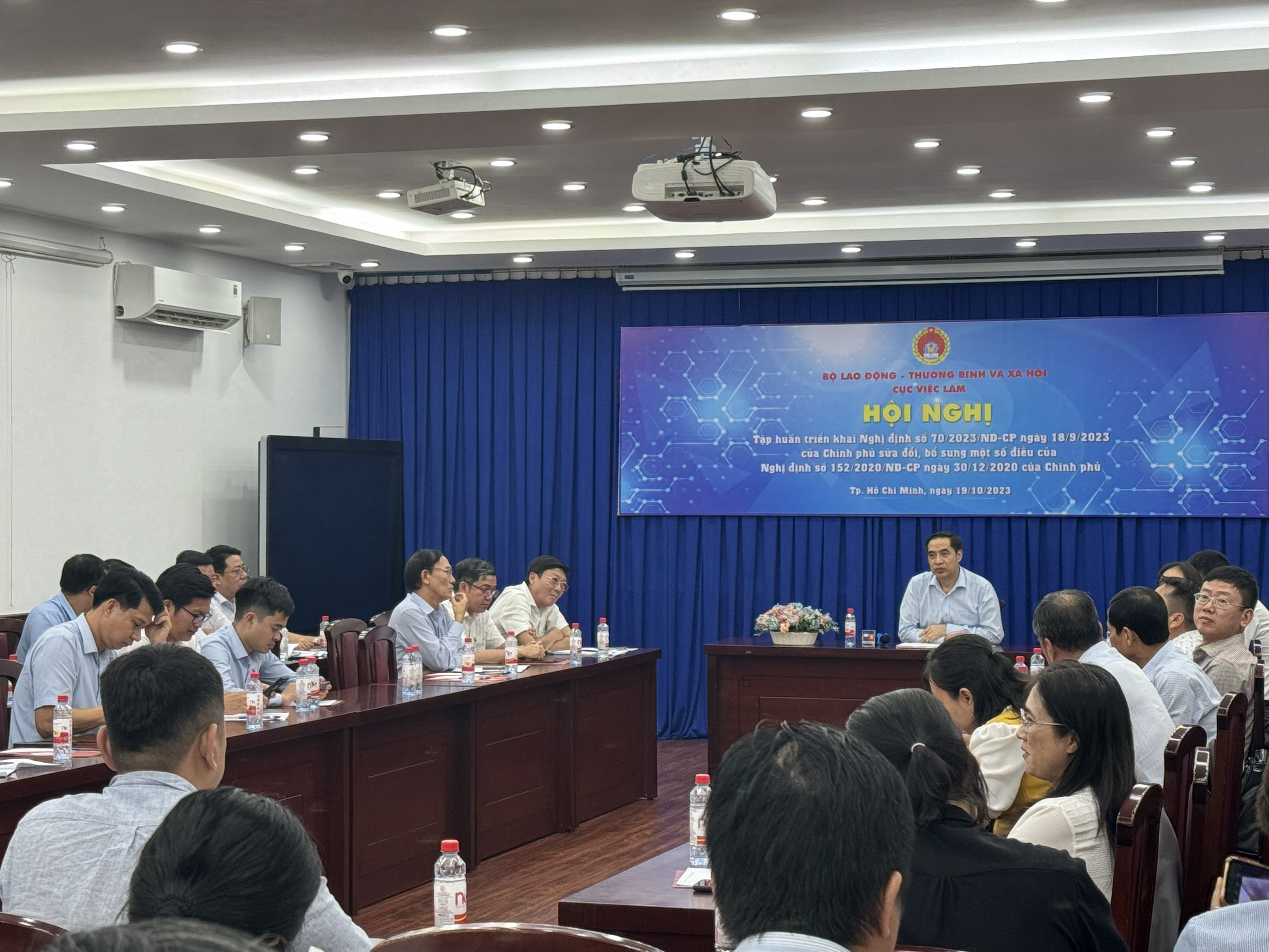 SO SÁNH Nghị định 70/2023/NĐ-CP sửa đổi Nghị định 152/2020/NĐ-CP quy định về người lao động nước ngoài làm việc tại Việt Nam