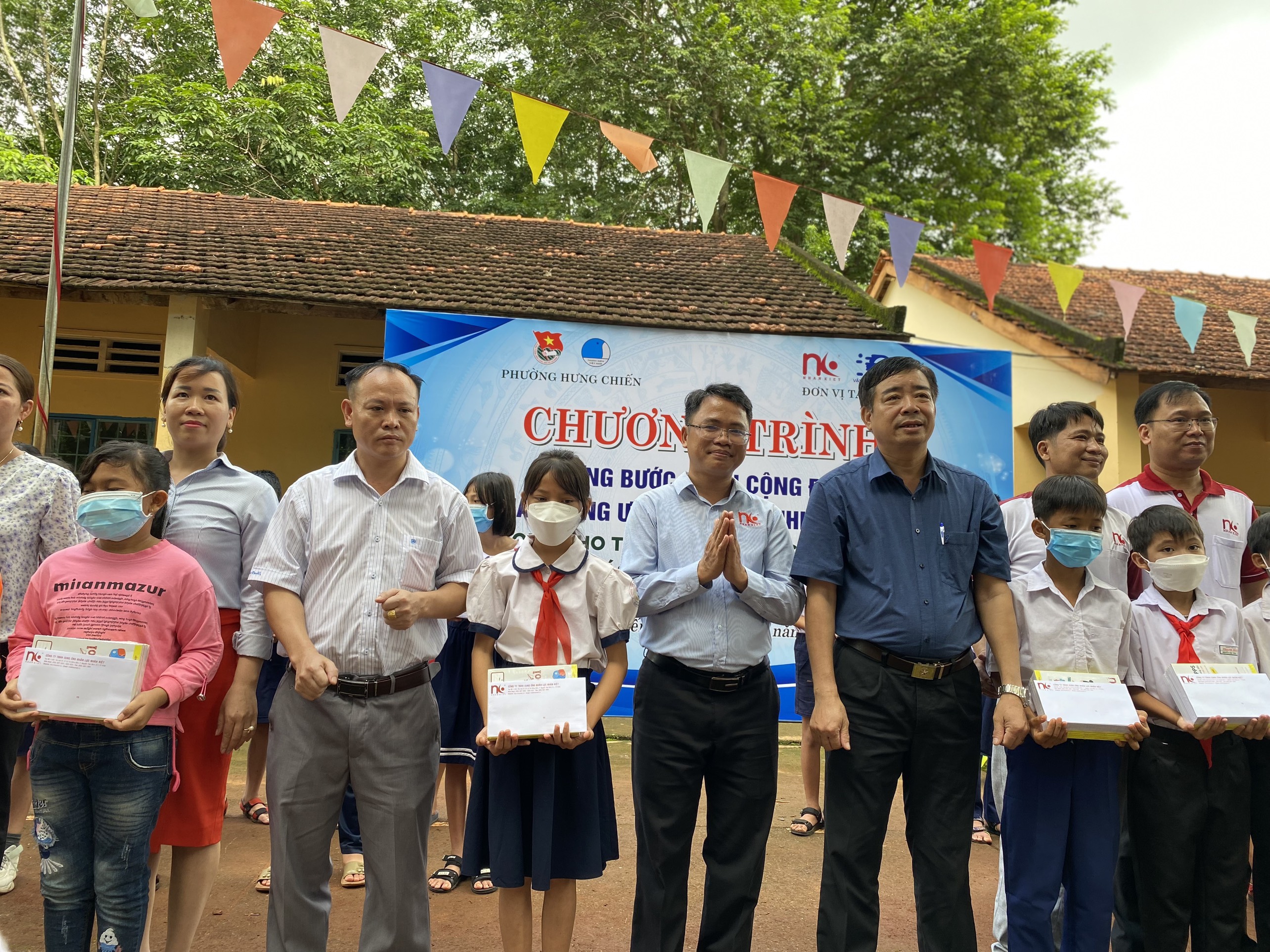 Nhân Kiệt Cùng Những Bước Chân Cộng Đồng- Thắp sáng ước mơ thiếu nhi Việt Nam