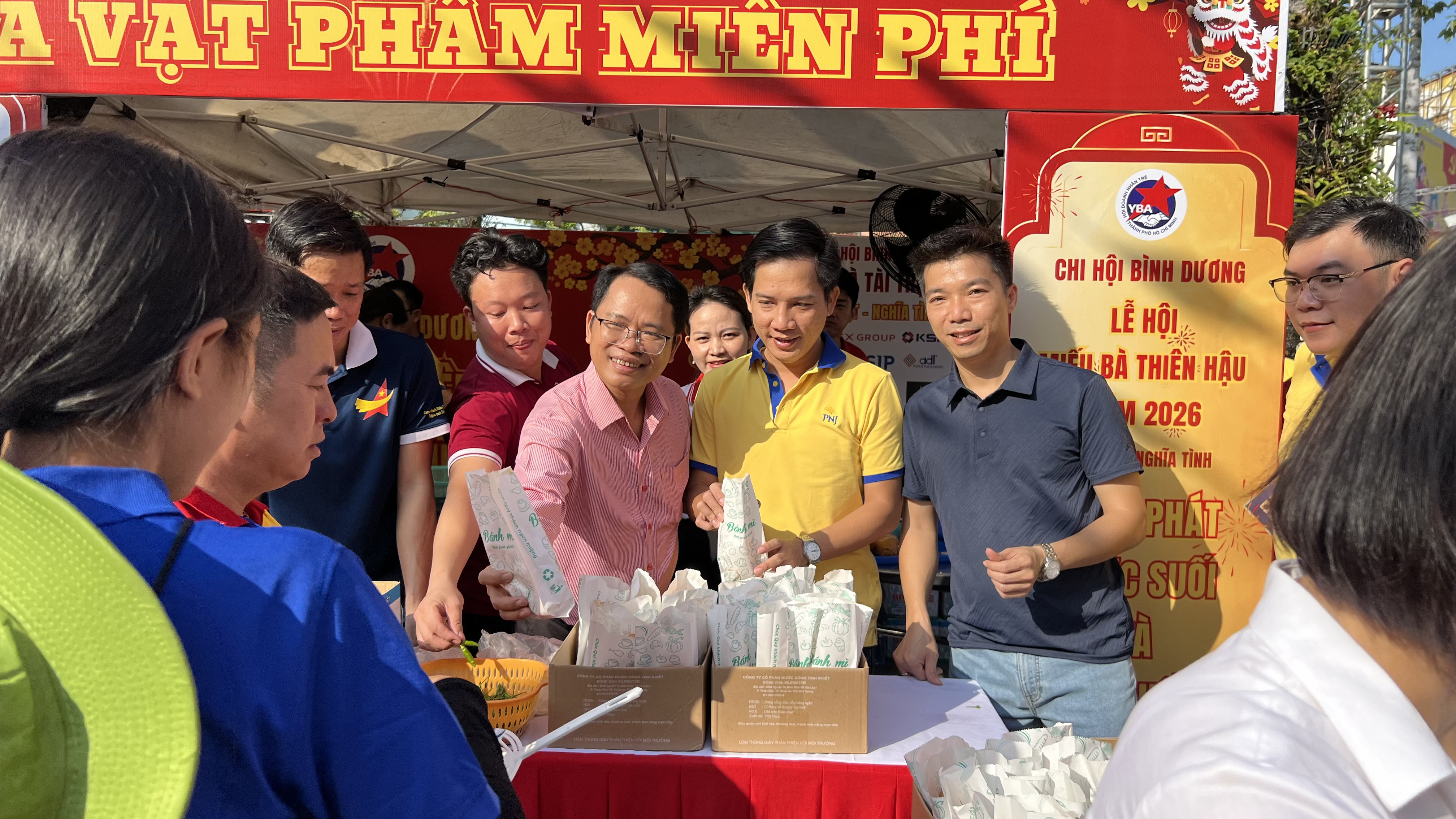 NHÂN KIỆT CHUNG TAY HỖ TRỢ NGƯỜI DÂN DỊP LỄ HỘI MIẾU BÀ THIÊN HẬU 2026 - BÌNH DƯƠNG